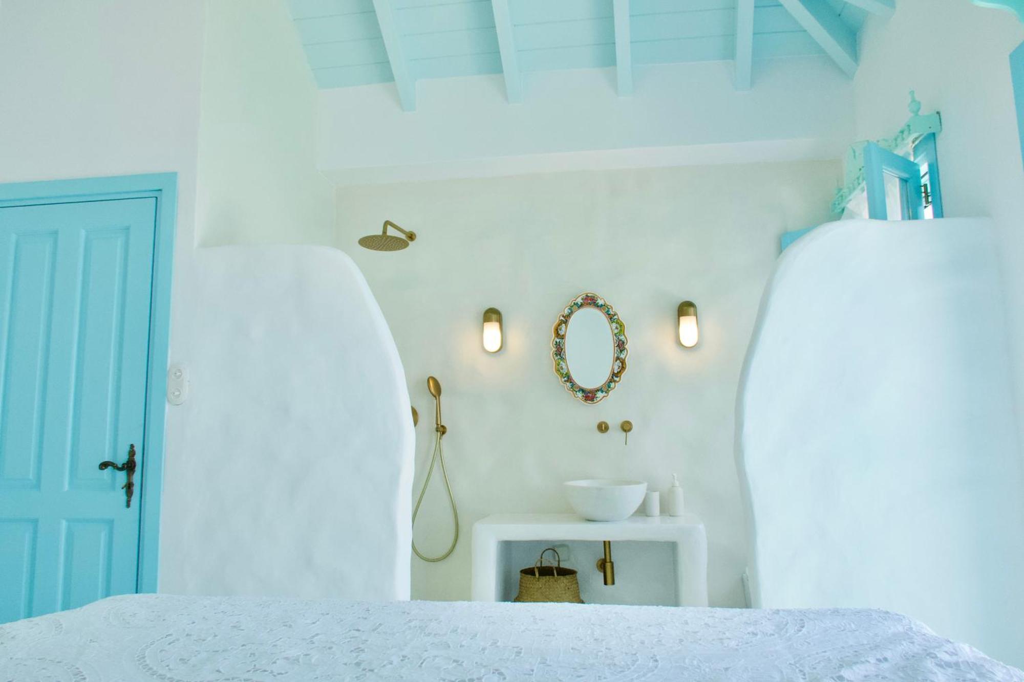 Salt Retreat - Seafront Villa Chalki Town