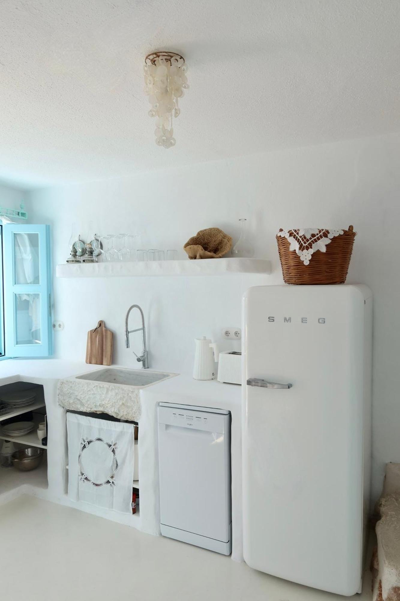 Salt Retreat - Seafront Villa Chalki Town