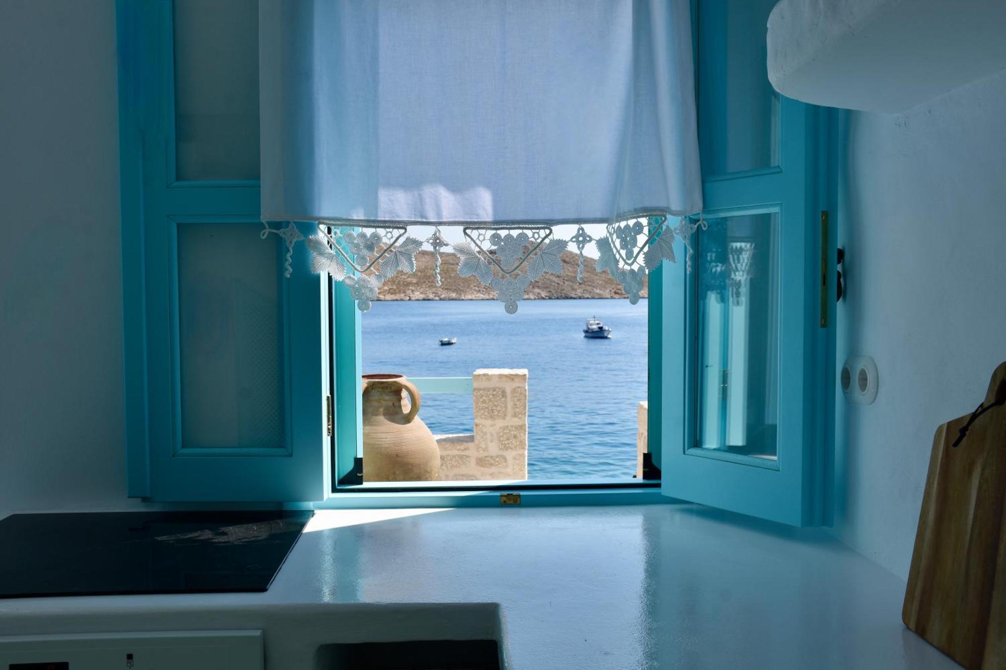Villa Salt Retreat - Seafront Chalki Town
