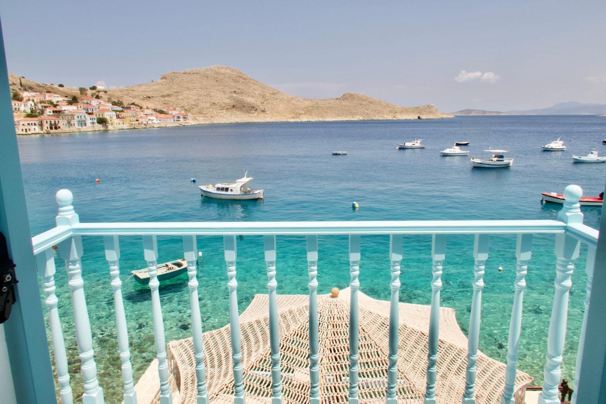 Salt Retreat - Seafront Chalki Town