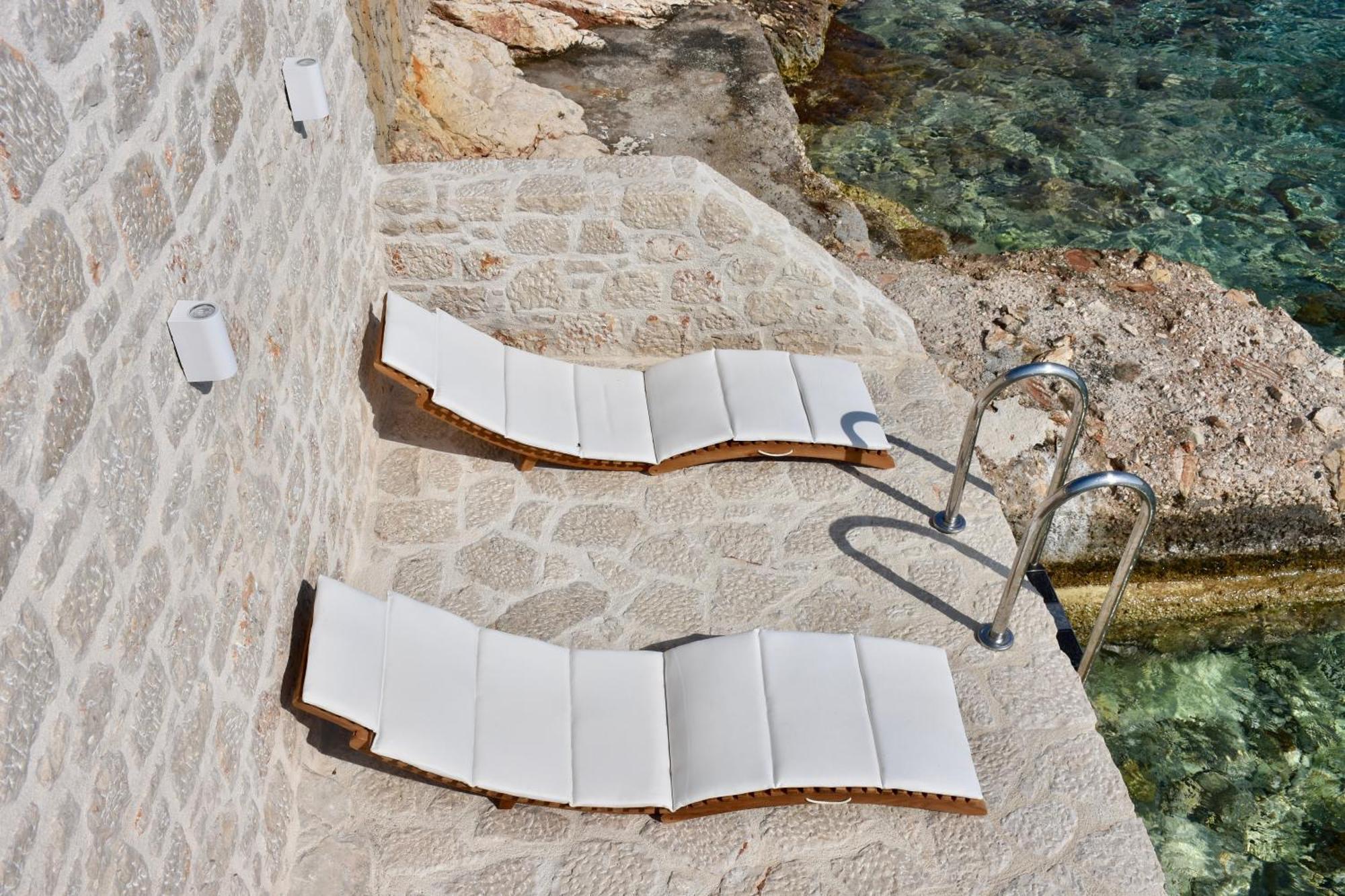 Salt Retreat - Seafront Chalki Town